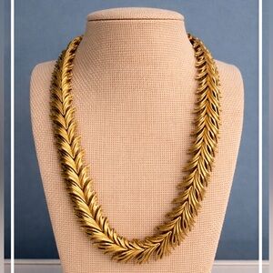 Monet Gold Tone Leaf Collar Statement Necklace – Vintage Laurel Design